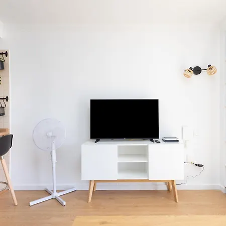 Home2book Stunning Sea Views & Pool, Apartman