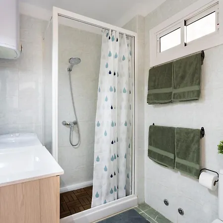 Home2book Stunning Sea Views & Pool, Apartman