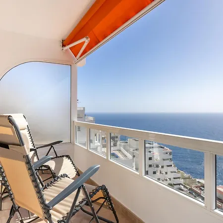 Home2book Stunning Sea Views & Pool, Apartman